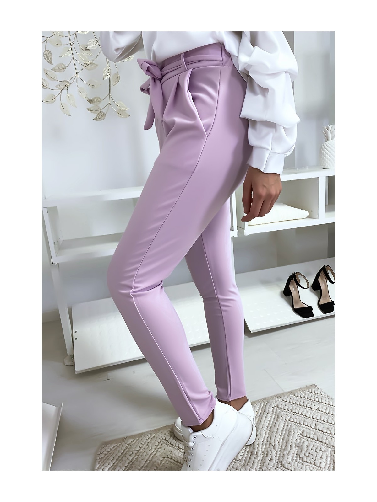 Pantalon cigarette violet avec poches et ceinture à nouer très fashion.1756 - 3