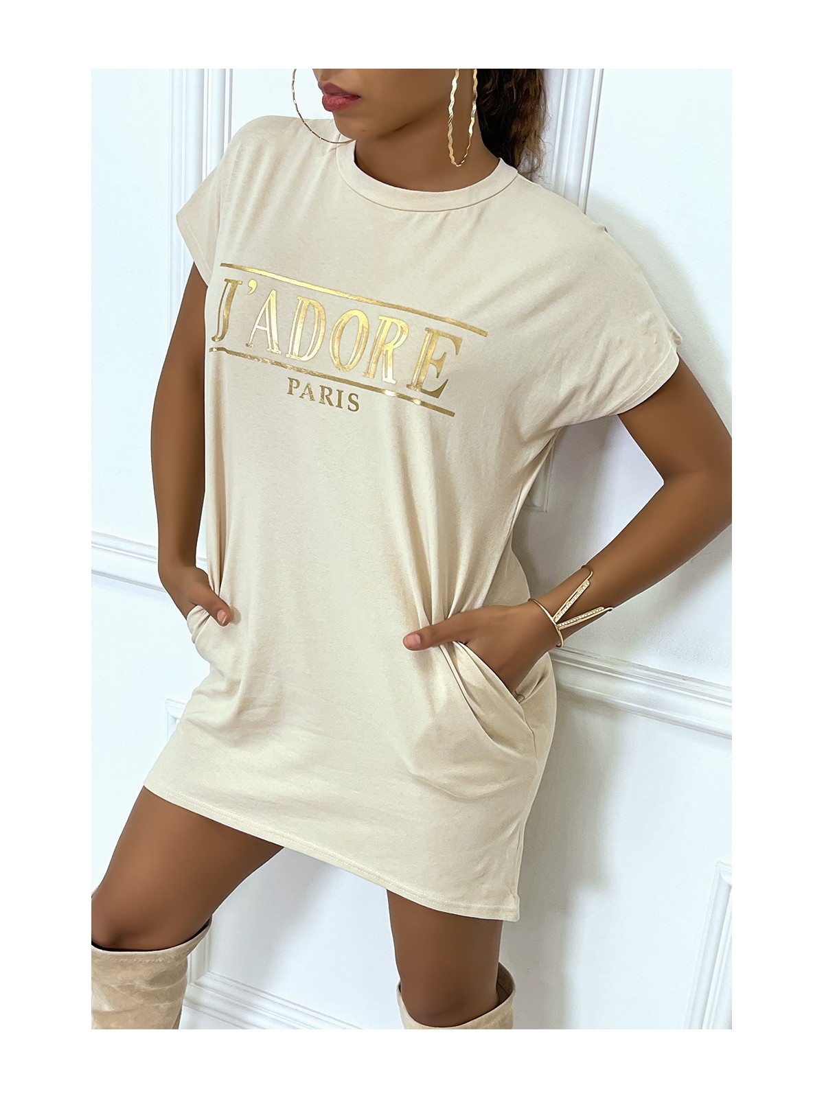 Robe T-shirt courte asymétrique beige avec écriture doré "J'adore" et poches - 6