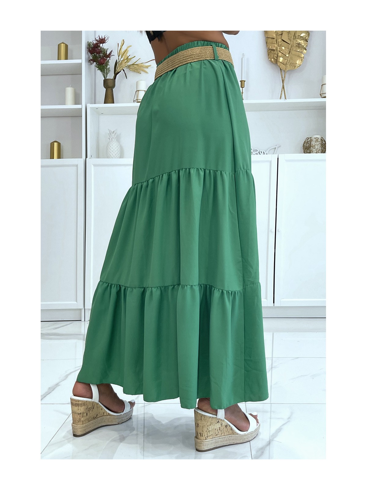 Longue jupe verte style bohème chic avec magnifique ceinture effet paille à fermoir rond - 3