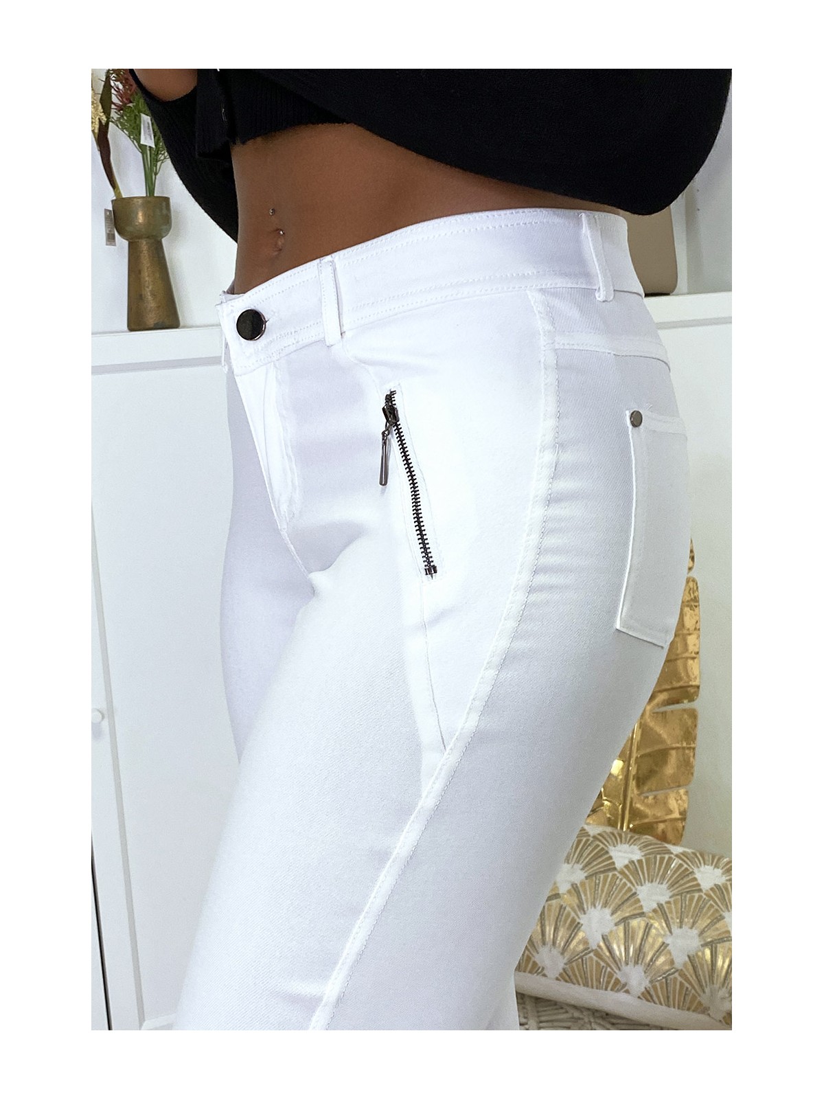 Pantalon slim blanc en strech avec zip et suédine - 5