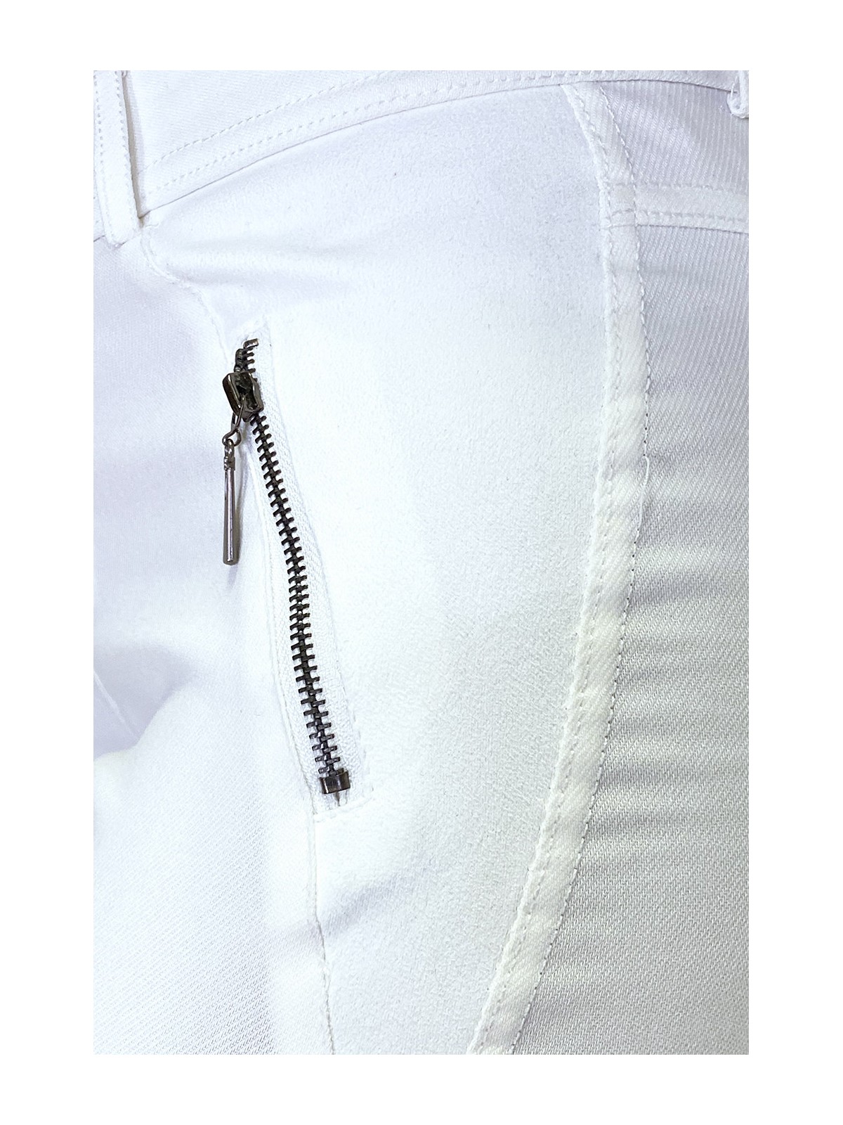 Pantalon slim blanc en strech avec zip et suédine - 6