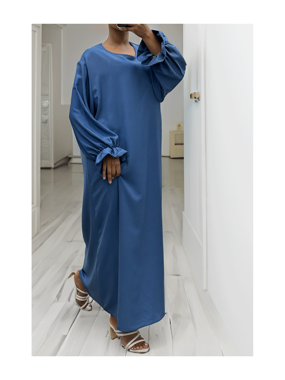 Longue abaya bleu froncé aux manches - 1