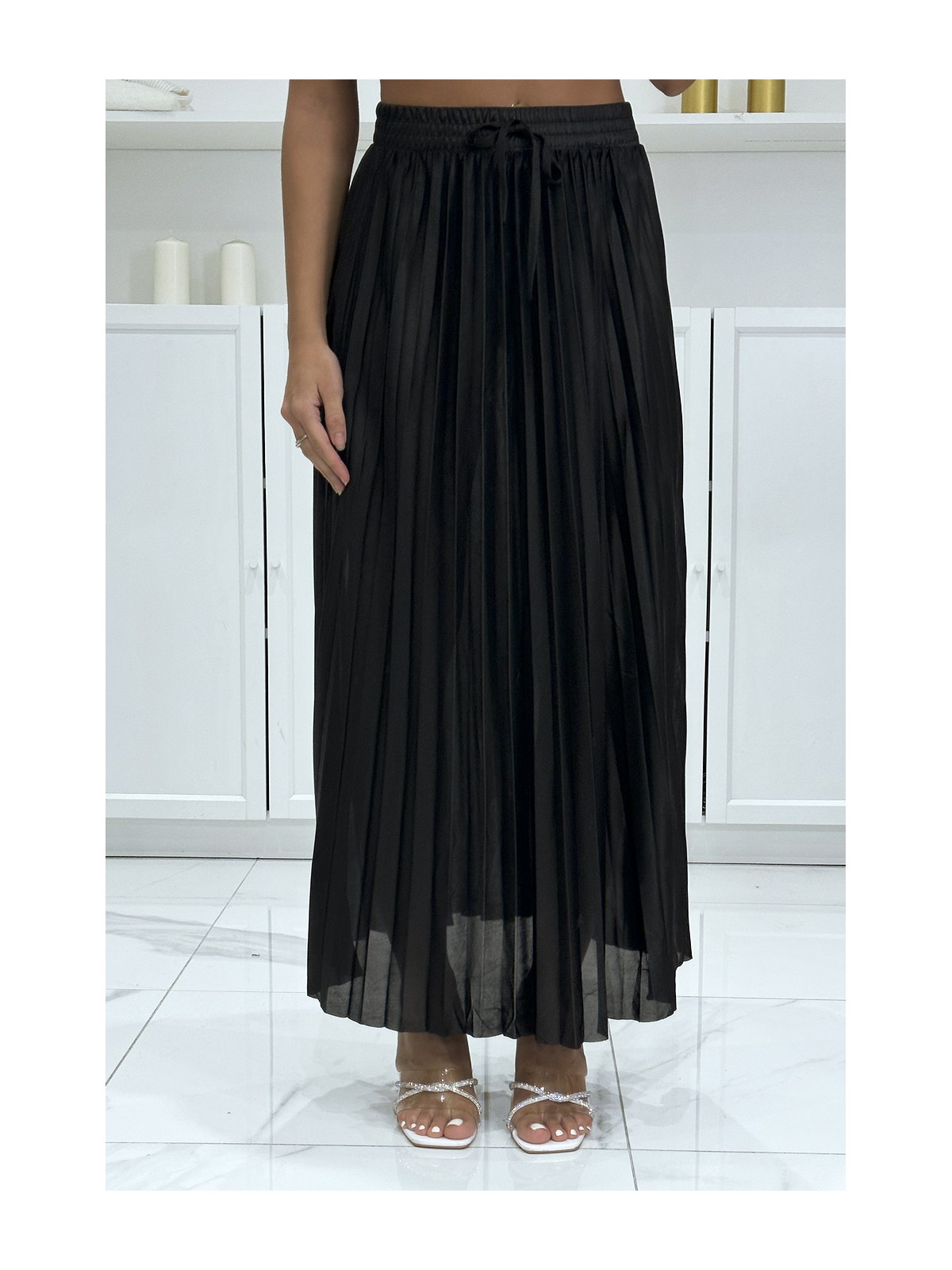 Longue jupe plissé satiné noire très chic - 3