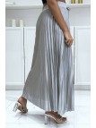 Longue jupe plissé satiné gris très chic - 1