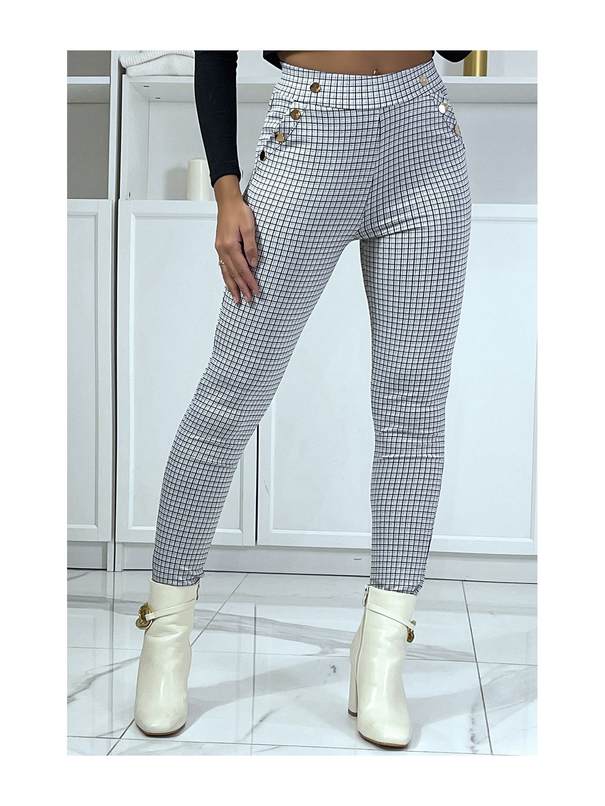 Pantalon blanc motif carreaux avec poches et boutons - 2
