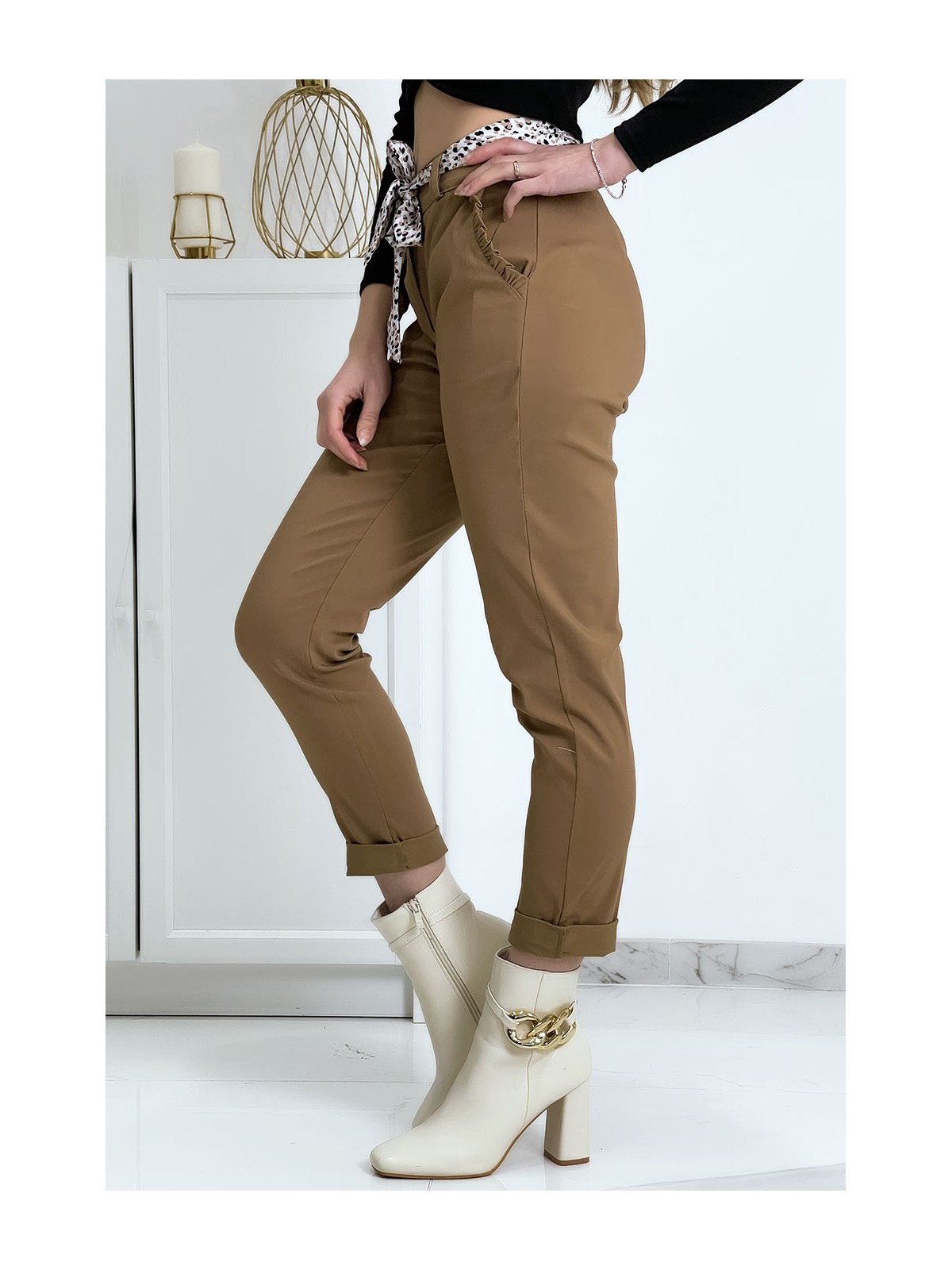 Pantalon strech camel avec poches froufrou et ceinture - 6