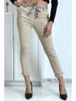 Pantalon strech beige avec poches froufrou et ceinture - 1