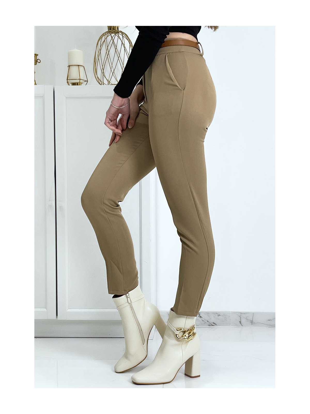 Pantalon working girl camel avec poches et ceinture - 4
