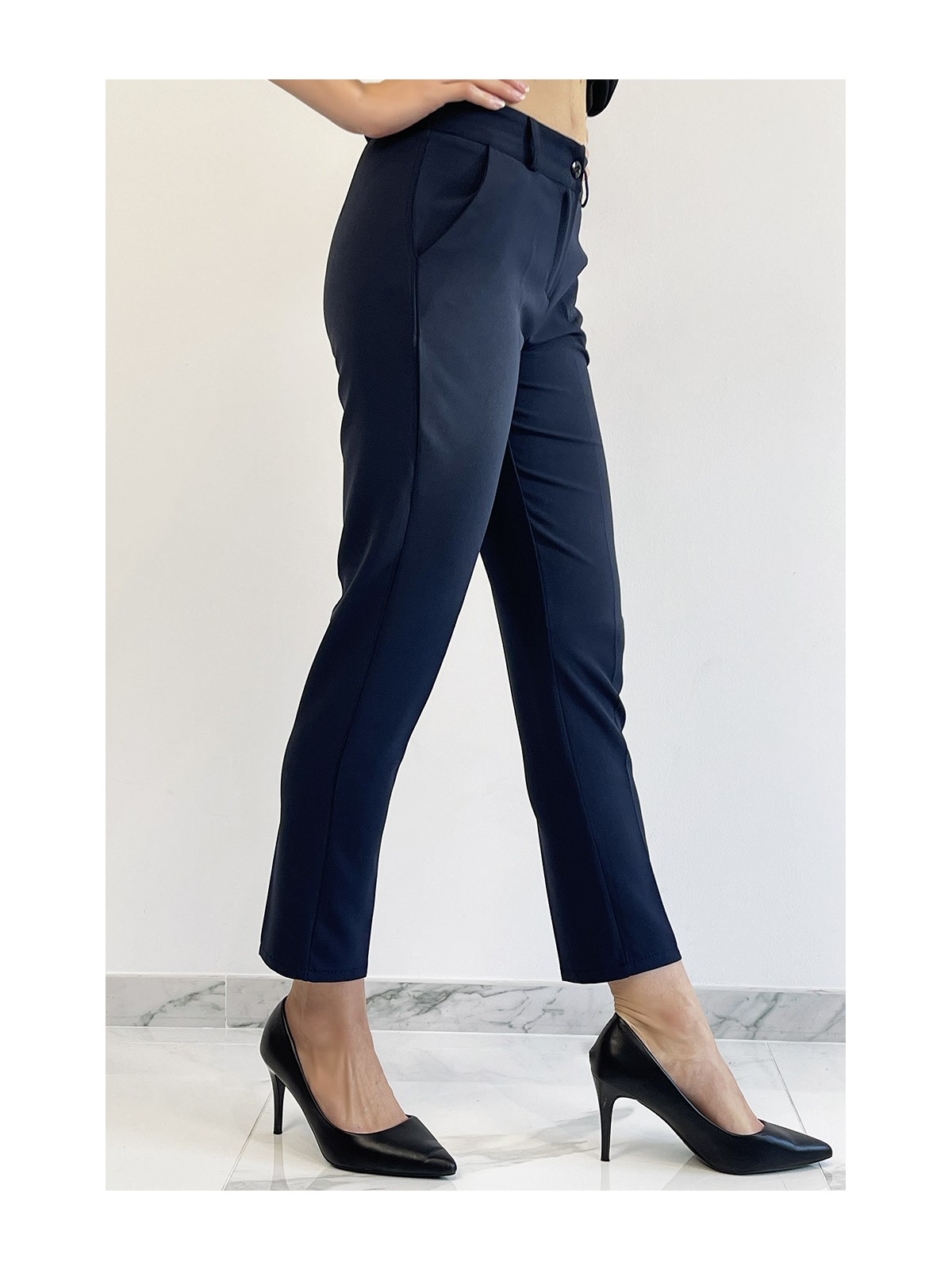 Pantalon slim marine avec poches style working girl - 5