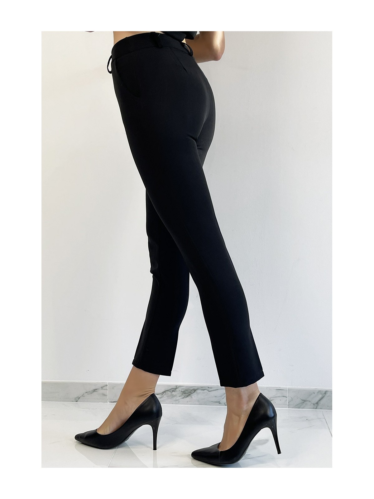 Pantalon slim noir avec poches style working girl - 1