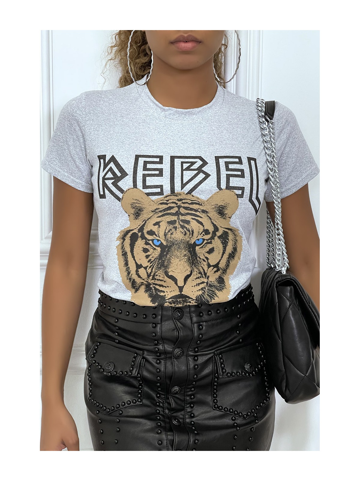 Tee-shirt gris cintrée avec écriture REBEL et tête de lion - 2