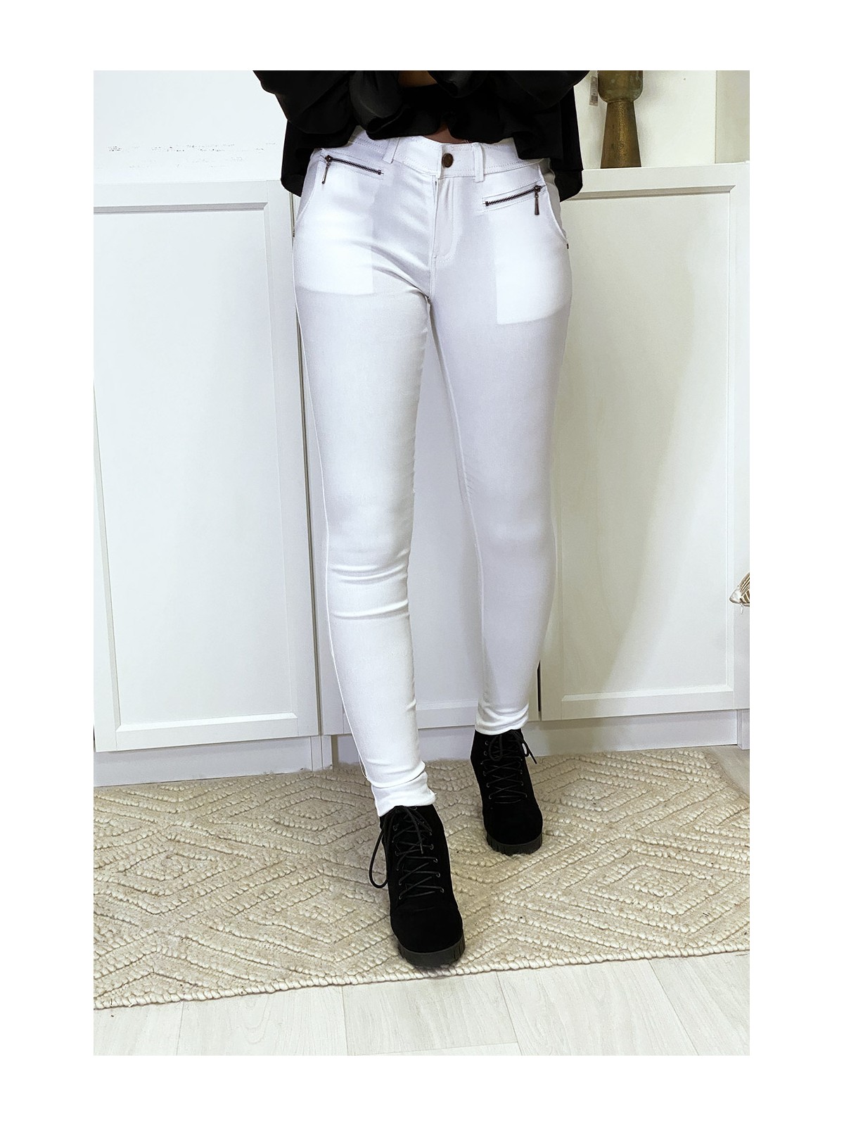 Pantalon slim blanc en strech avec zip et poches - 1