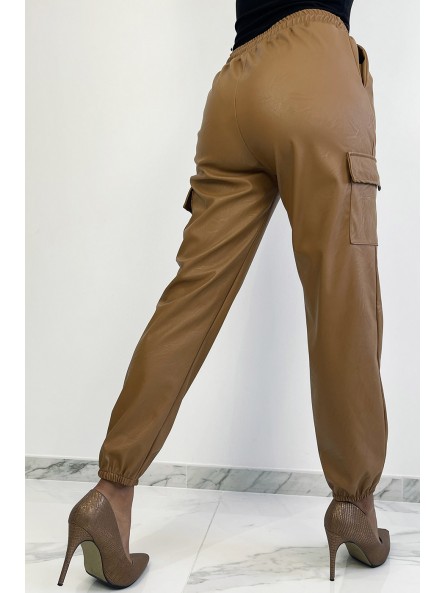 Pantalon cargo camel en simili avec poches - 4