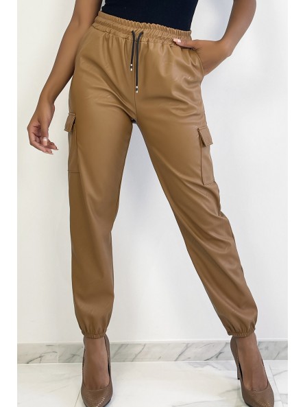 Pantalon cargo camel en simili avec poches - 5